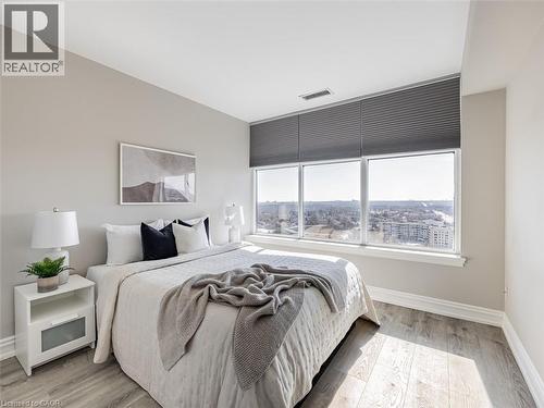 880 Dundas Street W Unit# Uph7, Mississauga, ON - Indoor Photo Showing Bedroom