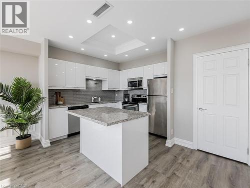 880 Dundas Street W Unit# Uph7, Mississauga, ON - Indoor Photo Showing Kitchen With Stainless Steel Kitchen With Upgraded Kitchen