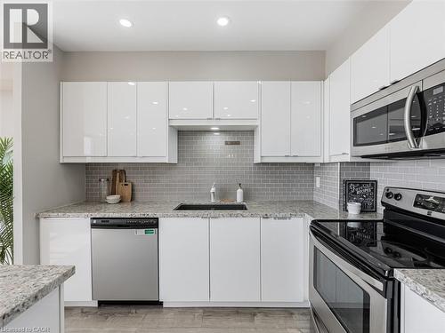 880 Dundas Street W Unit# Uph7, Mississauga, ON - Indoor Photo Showing Kitchen With Stainless Steel Kitchen With Upgraded Kitchen