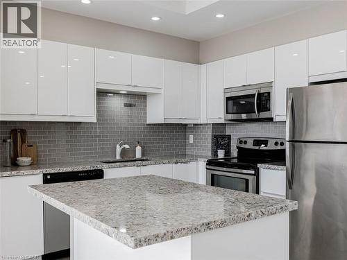 880 Dundas Street W Unit# Uph7, Mississauga, ON - Indoor Photo Showing Kitchen With Stainless Steel Kitchen With Upgraded Kitchen