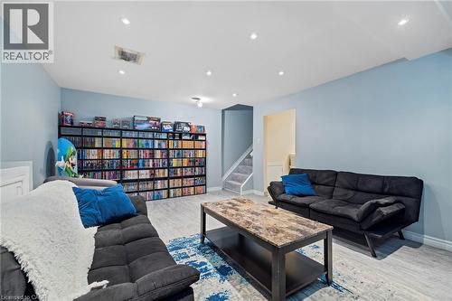8 Gerrick Court, Hamilton, ON - Indoor Photo Showing Living Room