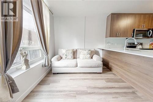 479 Charlton Avenue E Unit# 502, Hamilton, ON - Indoor Photo Showing Kitchen