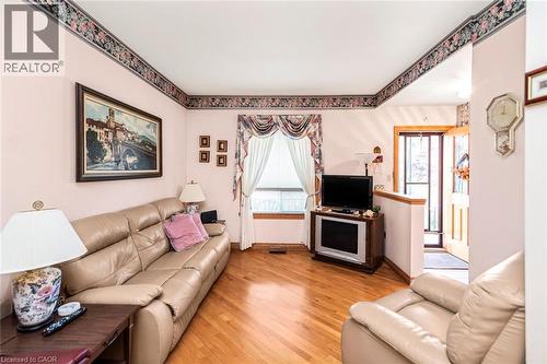 538 Hughson Street N, Hamilton, ON - Indoor Photo Showing Living Room