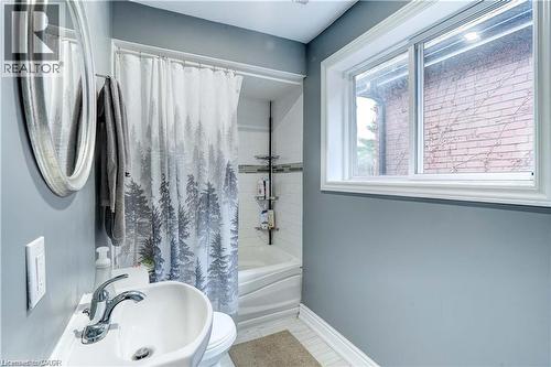 24 Avalon Place Unit# Upper, Hamilton, ON - Indoor Photo Showing Bathroom