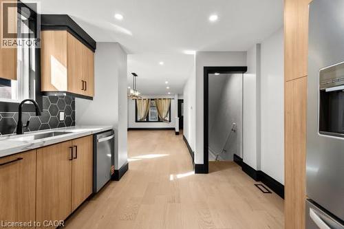 105 Rothsay Avenue, Hamilton, ON - Indoor Photo Showing Kitchen