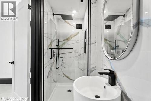 105 Rothsay Avenue, Hamilton, ON - Indoor Photo Showing Bathroom