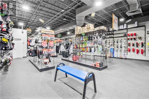 View of garage - 622 Upper James Street, Hamilton, ON 