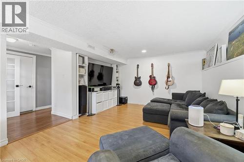 104 Cindy Avenue, Cambridge, ON - Indoor Photo Showing Living Room