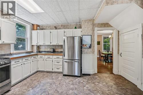 94 Sutherland Street W, Caledonia, ON - Indoor Photo Showing Kitchen With Stainless Steel Kitchen
