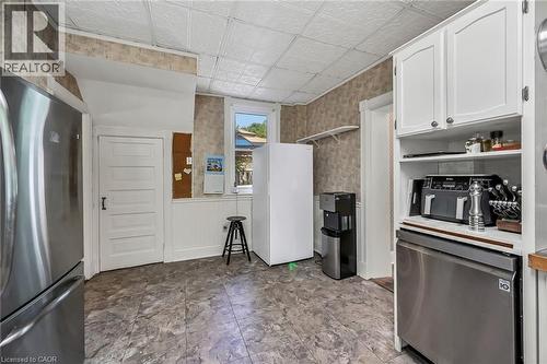 94 Sutherland Street W, Caledonia, ON - Indoor Photo Showing Kitchen