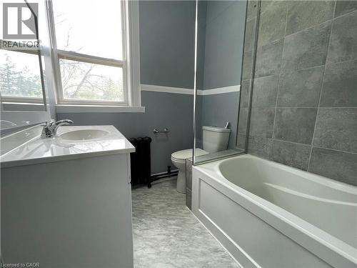 49 Madison Avenue N, Kitchener, ON - Indoor Photo Showing Bathroom
