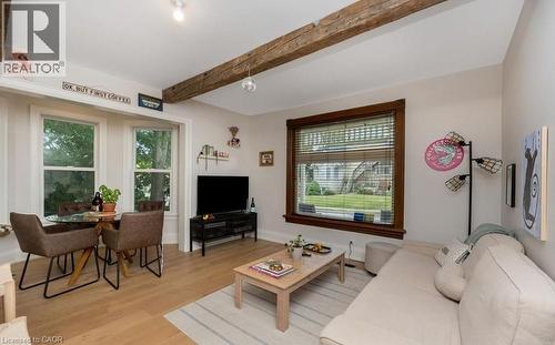 14 Young Street W, Waterloo, ON - Indoor Photo Showing Living Room
