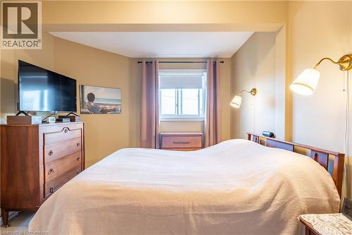 53 Myrtle Avenue, St. Catharines, ON - Indoor Photo Showing Bedroom