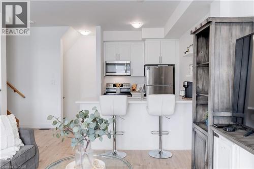 590 North Service Road Unit# 46, Hamilton, ON - Indoor Photo Showing Kitchen With Upgraded Kitchen