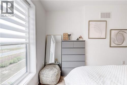 590 North Service Road Unit# 46, Hamilton, ON - Indoor Photo Showing Bedroom