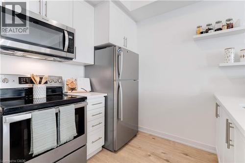 590 North Service Road Unit# 46, Hamilton, ON - Indoor Photo Showing Kitchen