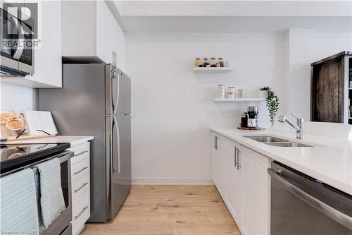 590 North Service Road Unit# 46, Hamilton, ON - Indoor Photo Showing Kitchen With Double Sink