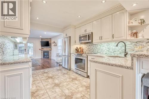 25 Montrose Avenue, Hamilton, ON - Indoor Photo Showing Kitchen With Upgraded Kitchen