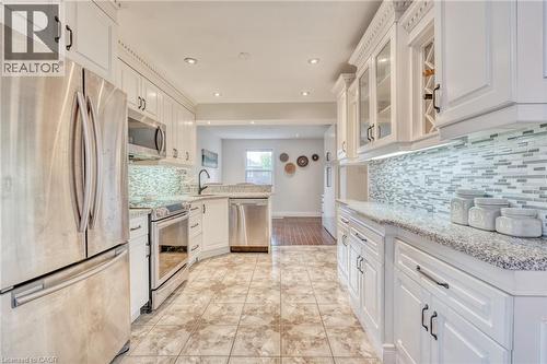 25 Montrose Avenue, Hamilton, ON - Indoor Photo Showing Kitchen With Upgraded Kitchen