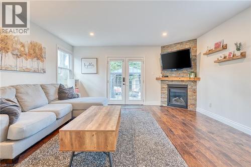 25 Montrose Avenue, Hamilton, ON - Indoor Photo Showing Living Room With Fireplace