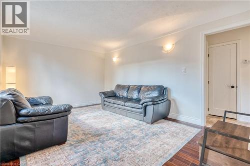 25 Montrose Avenue, Hamilton, ON - Indoor Photo Showing Living Room
