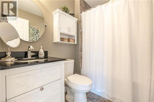 25 Montrose Avenue, Hamilton, ON - Indoor Photo Showing Bathroom