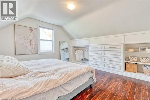 25 Montrose Avenue, Hamilton, ON - Indoor Photo Showing Bedroom