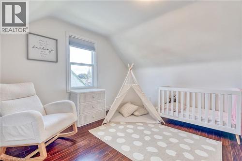 25 Montrose Avenue, Hamilton, ON - Indoor Photo Showing Bedroom