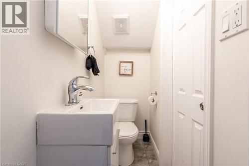 25 Montrose Avenue, Hamilton, ON - Indoor Photo Showing Bathroom