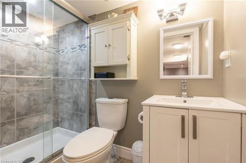 25 Montrose Avenue, Hamilton, ON - Indoor Photo Showing Bathroom