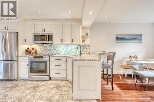 25 Montrose Avenue, Hamilton, ON - Indoor Photo Showing Kitchen With Upgraded Kitchen