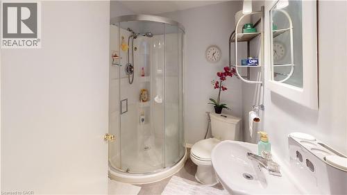 6 Adler Avenue, Hamilton, ON - Indoor Photo Showing Bathroom