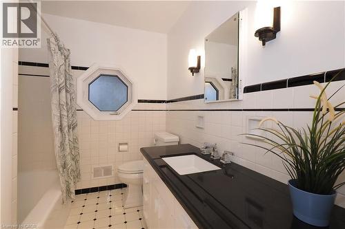 296 Dumfries Avenue, Kitchener, ON - Indoor Photo Showing Bathroom