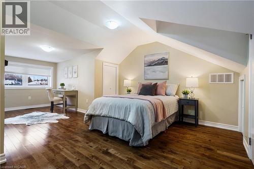 232 Wellington Street N, Hamilton, ON - Indoor Photo Showing Bedroom