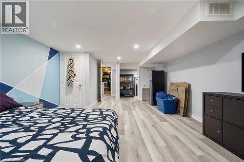 232 Wellington Street N, Hamilton, ON - Indoor Photo Showing Bedroom
