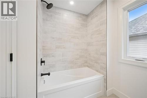 Second floor shared bathroom with a separate room with the bathtub & toilet - 548 Peach Blossom Court, Kitchener, ON - Indoor Photo Showing Bathroom