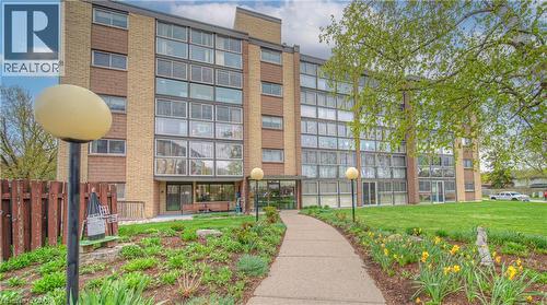 400 CHAMPLAIN Boulevard Unit# 406  Cambridge, ON N1R 7J6