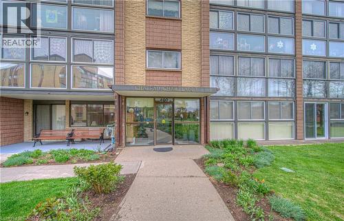 Chateau Champlain I - 400 Champlain Boulevard Unit# 406, Cambridge, ON - Outdoor