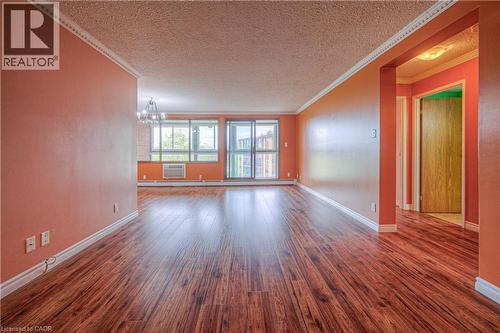 Living Room - 400 Champlain Boulevard Unit# 406, Cambridge, ON - Indoor Photo Showing Other Room