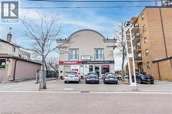 10 MAIN Street  Mississauga, ON L5M 1X3