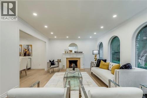 170 CAVENDISH Court  Oakville, ON L6J 5S2