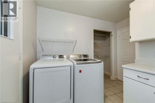 Washroom with light tile patterned floors, cabinet space, and independent washer and dryer - 170 Cavendish Court, Oakville, ON - Indoor Photo Showing Laundry Room