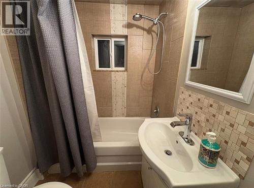 691 Wilson Street, Hamilton, ON - Indoor Photo Showing Bathroom