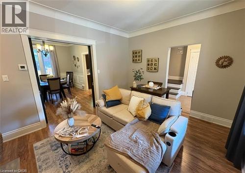 691 Wilson Street, Hamilton, ON - Indoor Photo Showing Living Room