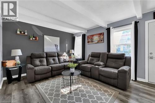 104 Southworth Street, Welland, ON - Indoor Photo Showing Living Room
