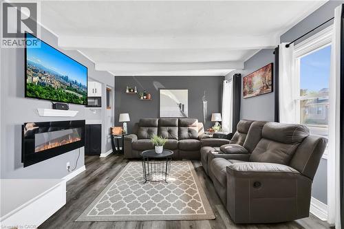 104 Southworth Street, Welland, ON - Indoor Photo Showing Living Room With Fireplace
