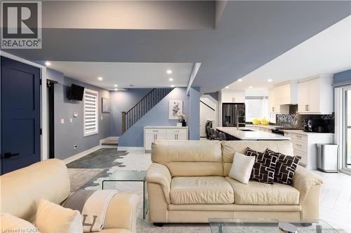 676 Bayshore Boulevard, Burlington, ON - Indoor Photo Showing Living Room