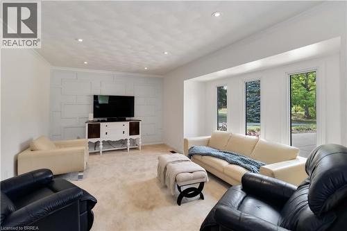 232 Paris Road E, Brantford, ON - Indoor Photo Showing Living Room