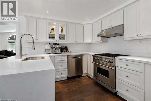 232 Paris Road E, Brantford, ON - Indoor Photo Showing Kitchen With Upgraded Kitchen