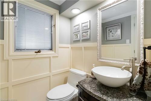 232 Paris Road E, Brantford, ON - Indoor Photo Showing Bathroom